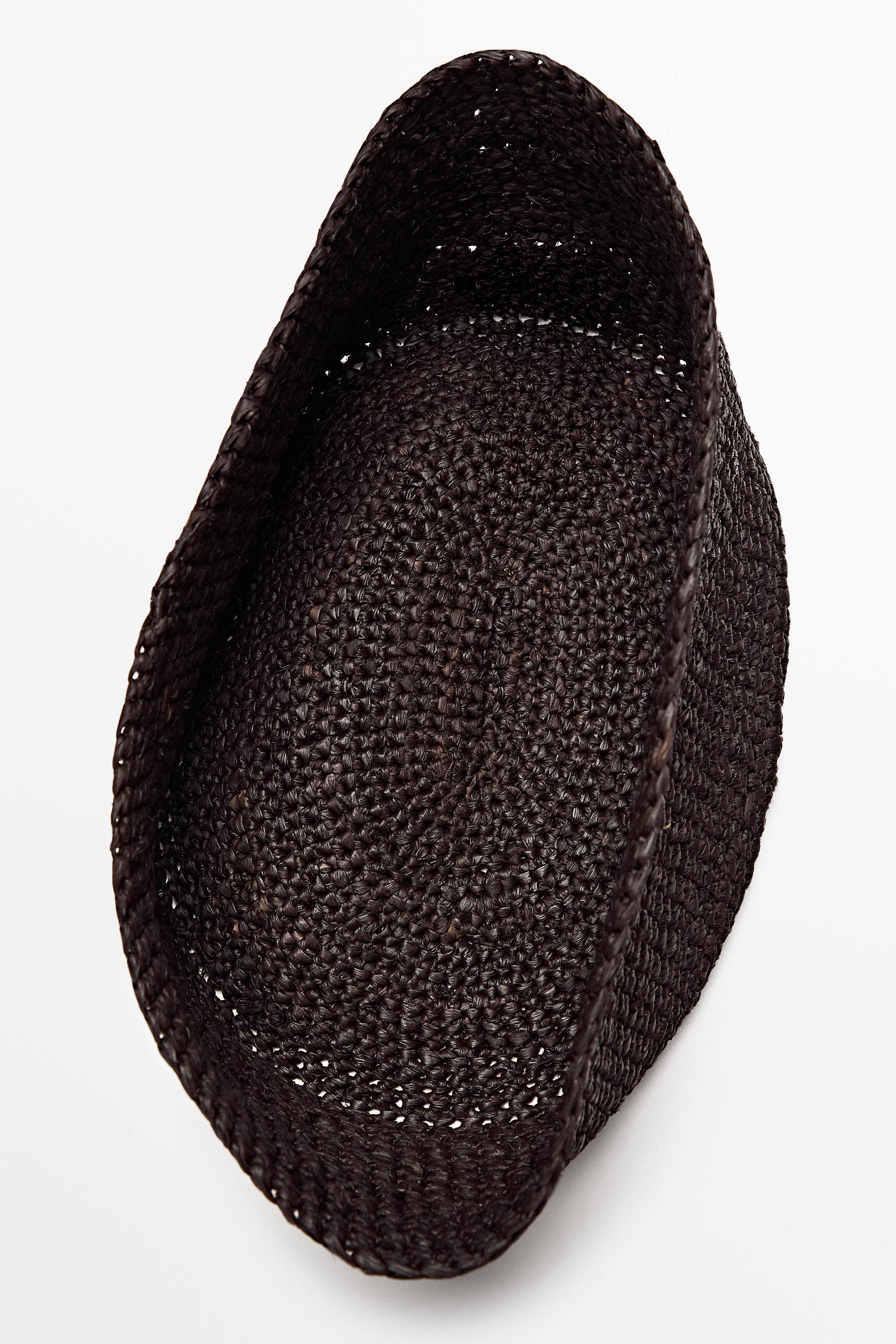 Chapeau pillbox en raphia